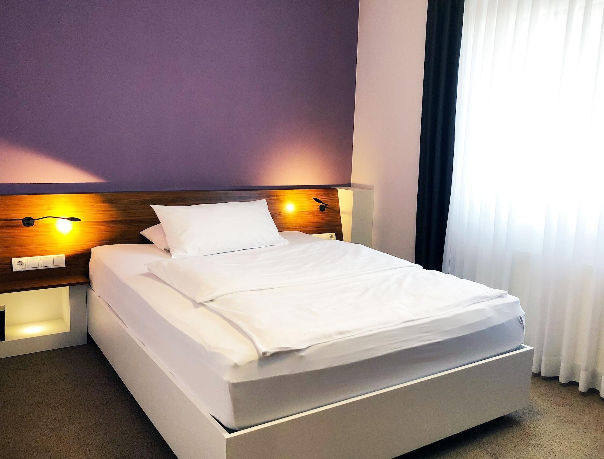 &Repeat Koeln Airport Hotel Exterior photo