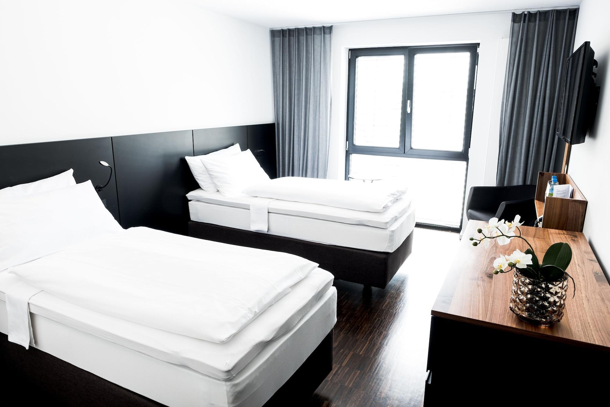 &Repeat Koeln Airport Hotel Exterior photo