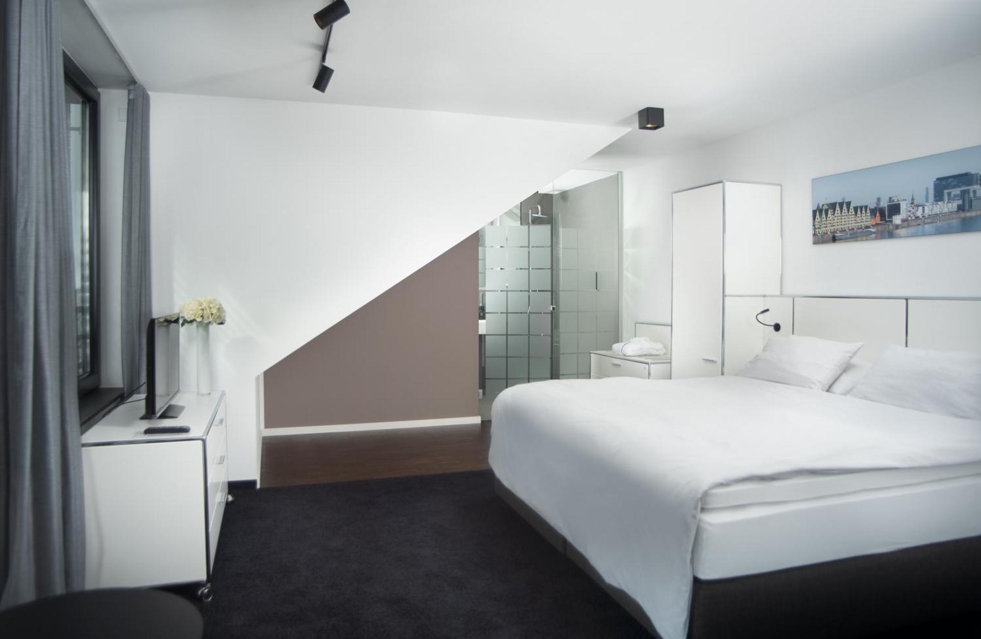 &Repeat Koeln Airport Hotel Exterior photo