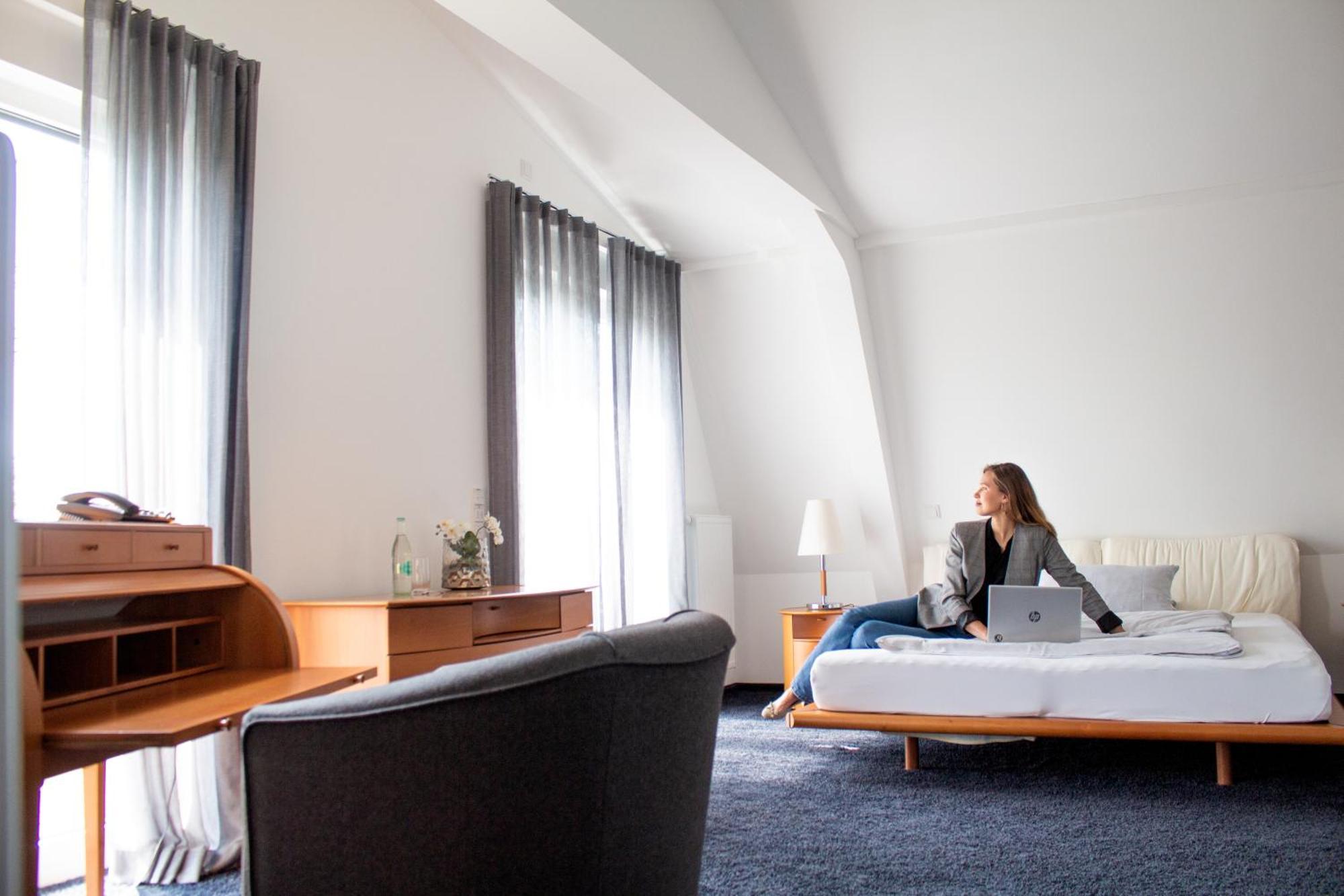 &Repeat Koeln Airport Hotel Exterior photo